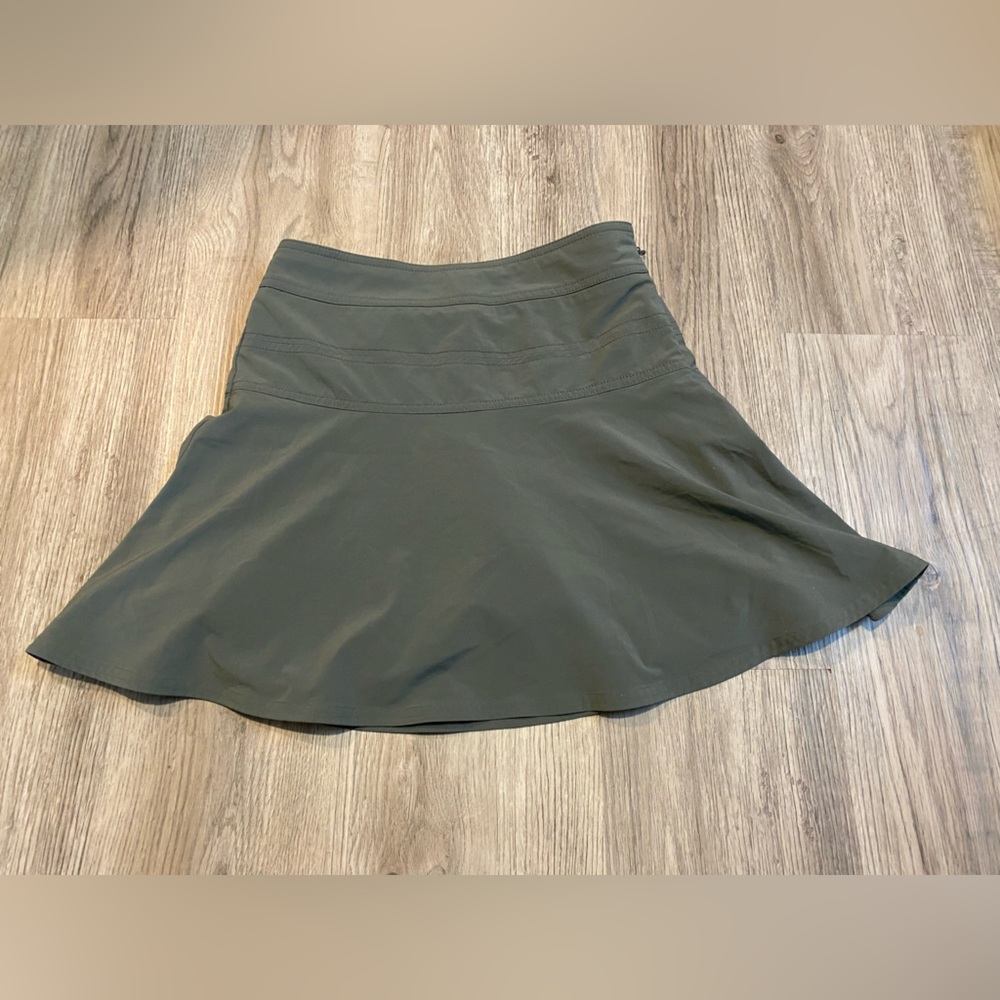 Athleta Soho Skort Womens Size 0 Olive Green Activewear Tennis Golf Shorts Skirt